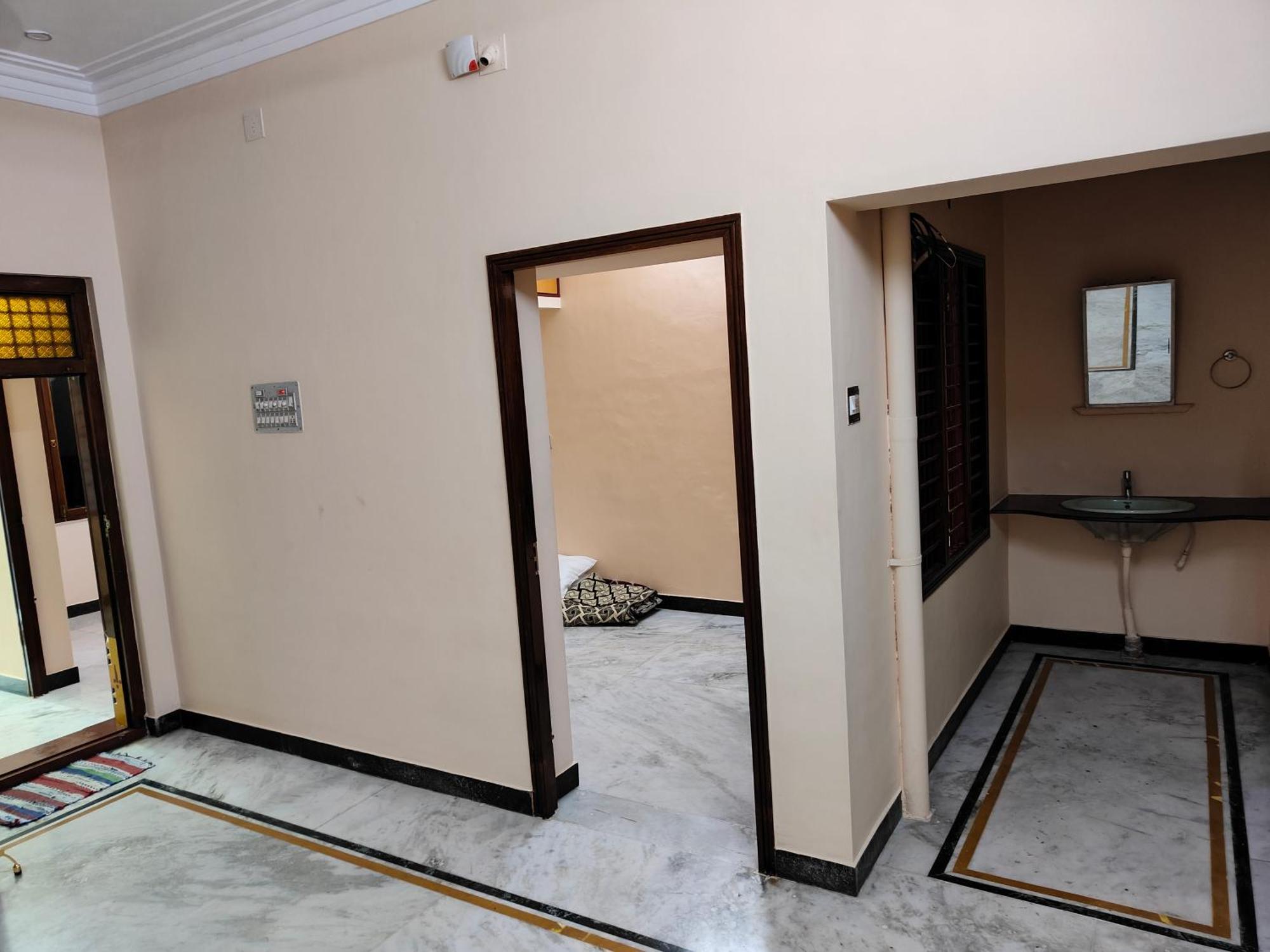 Guru Krupa Home Stay Tiruvannāmalai Exteriör bild