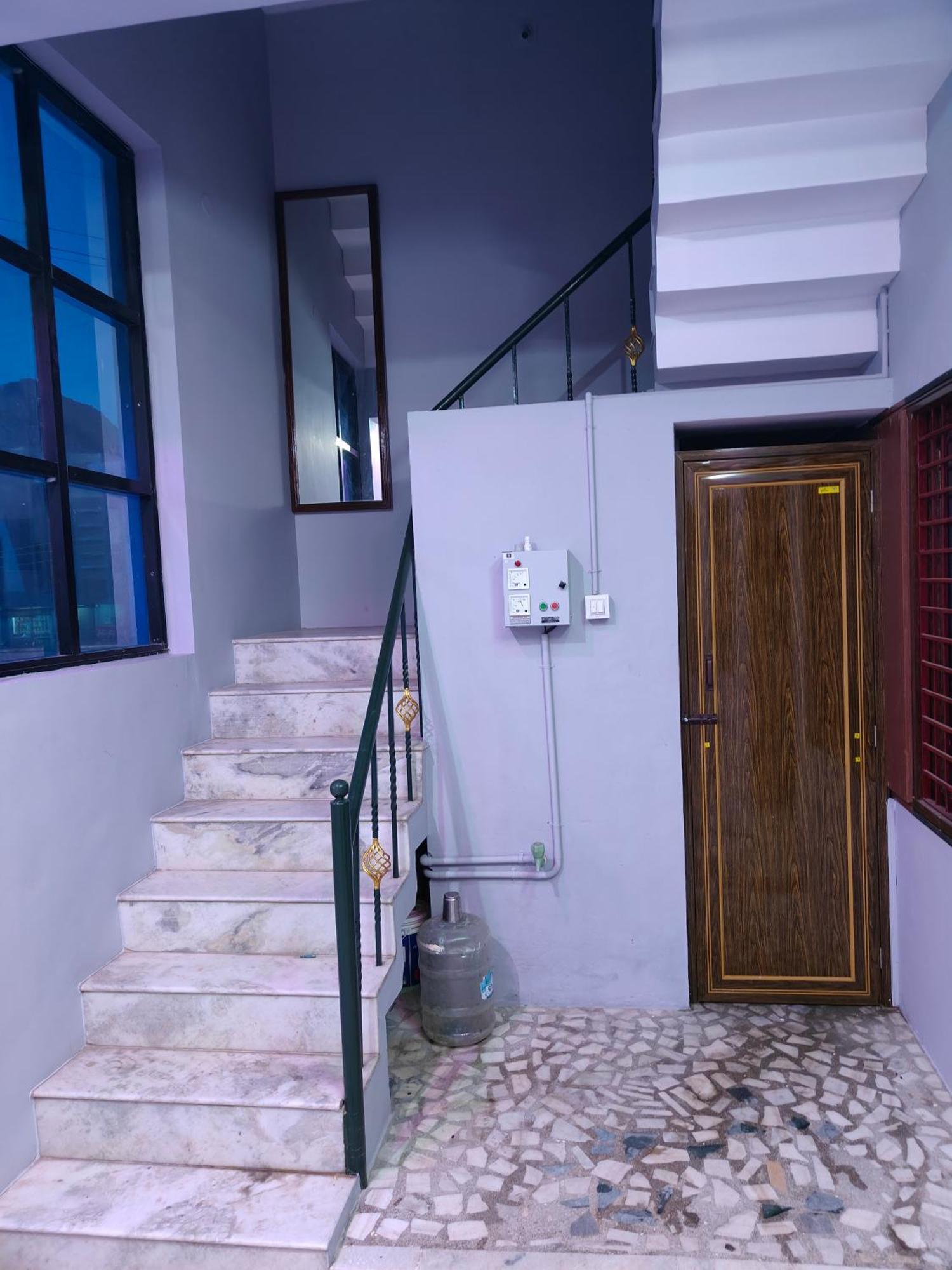 Guru Krupa Home Stay Tiruvannāmalai Exteriör bild