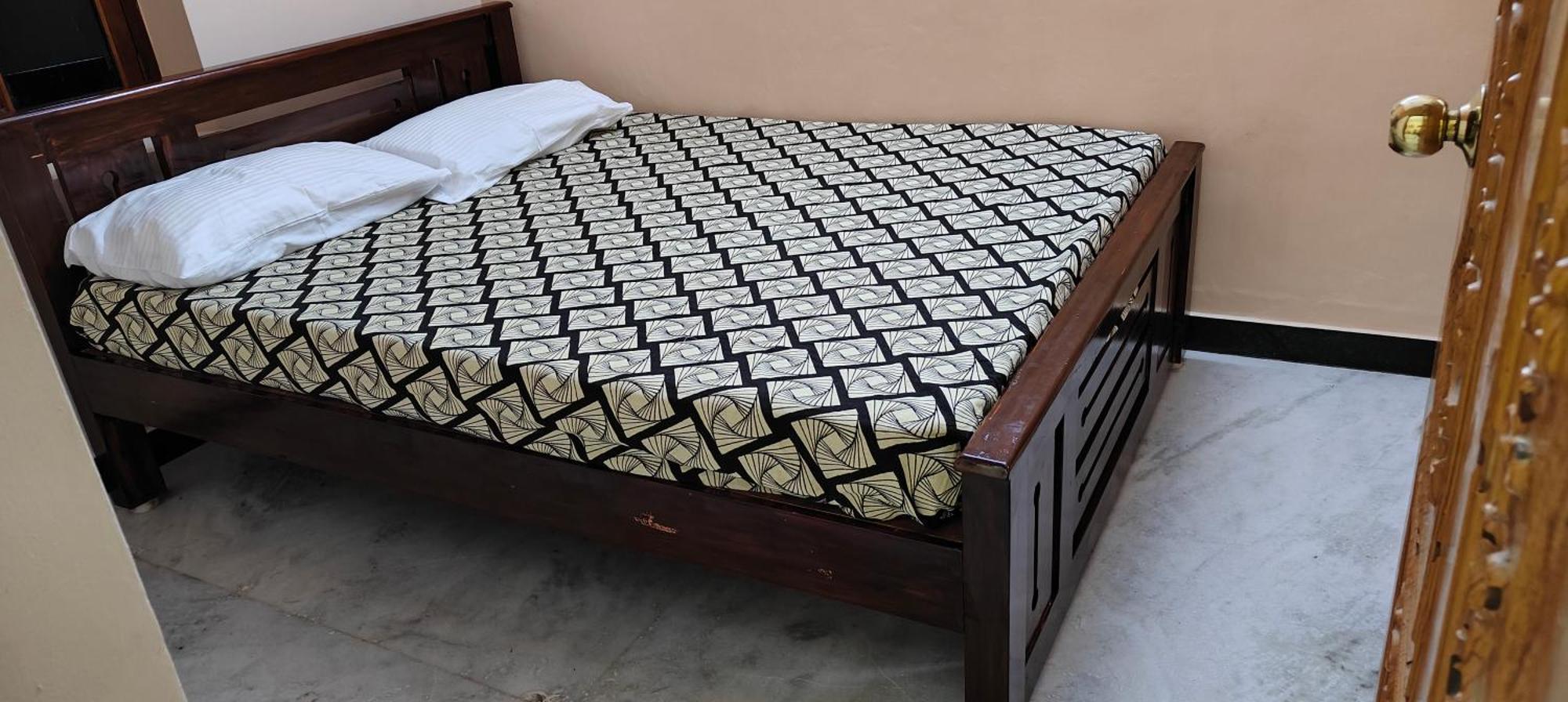 Guru Krupa Home Stay Tiruvannāmalai Exteriör bild