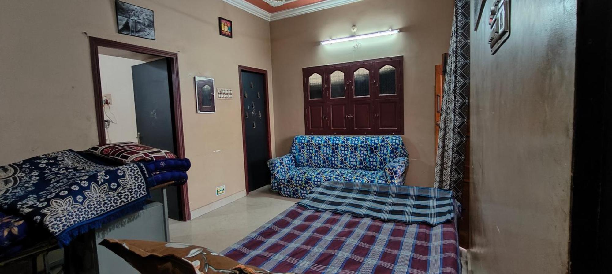 Guru Krupa Home Stay Tiruvannāmalai Exteriör bild